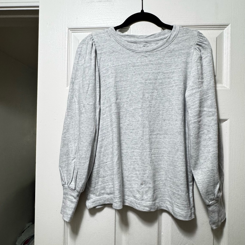 LOFT Heather Gray Crewneck Top - Picture 3 of 7